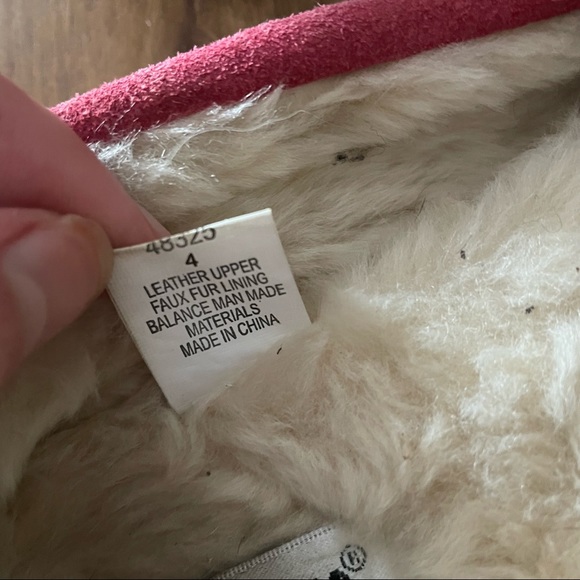 Girls Hot Pink Sparkly Minnetonka Moccasins kids Sz 4 - Picture 6 of 6